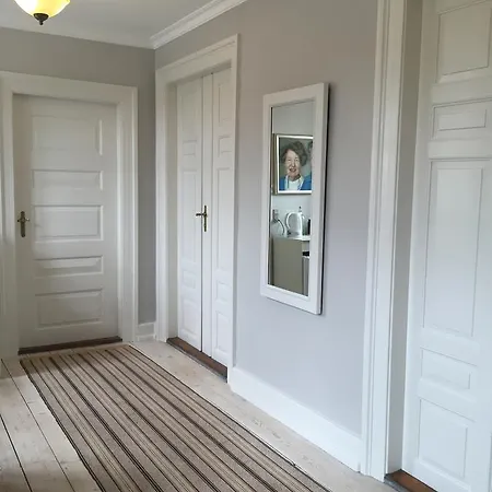 ベッド・アンド・ブレックファスト Bb