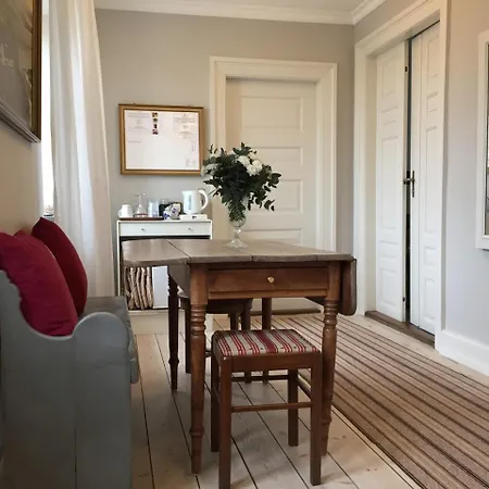 ベッド・アンド・ブレックファスト Bb